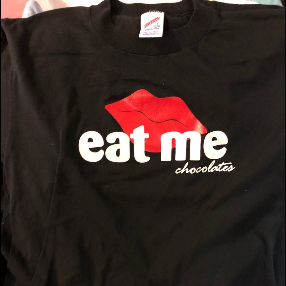 VINTAGE JERZEES EAT ME CHOCOLATES T-SHIRT